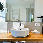 Parkblick Duo- 6 Personen- Balkon- Waschmaschine- Parkplatz דירה וולפסבורג