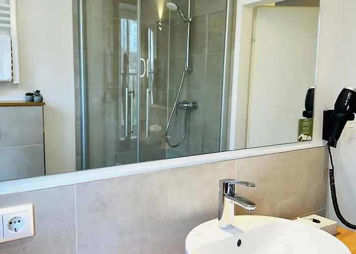 Parkblick Duo- 6 Personen- Balkon- Waschmaschine- Parkplatz